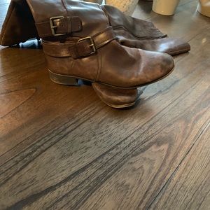 Vintage style nine west calf boots.